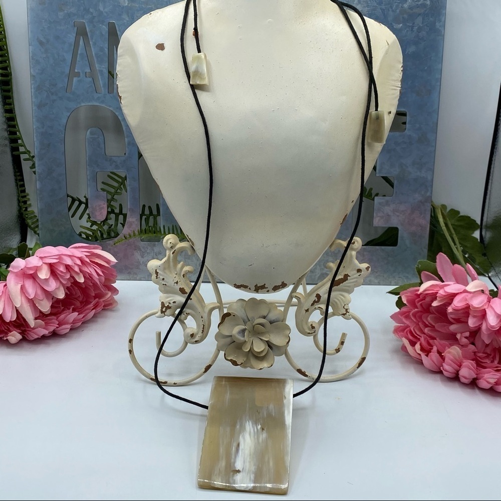 Rectangular Huge Shell Statement Necklace 29in - image 3